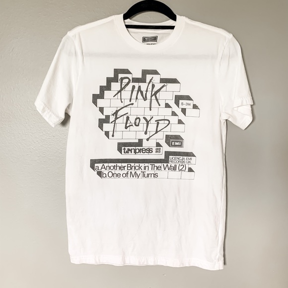 American Eagle Outfitters Tops - Graphic tee